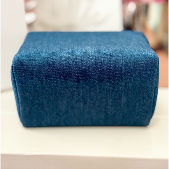 Dior Beauty Denim Pouch w Dior Show Mascara and Addict Lip Maximizer - Picture 6 of 11